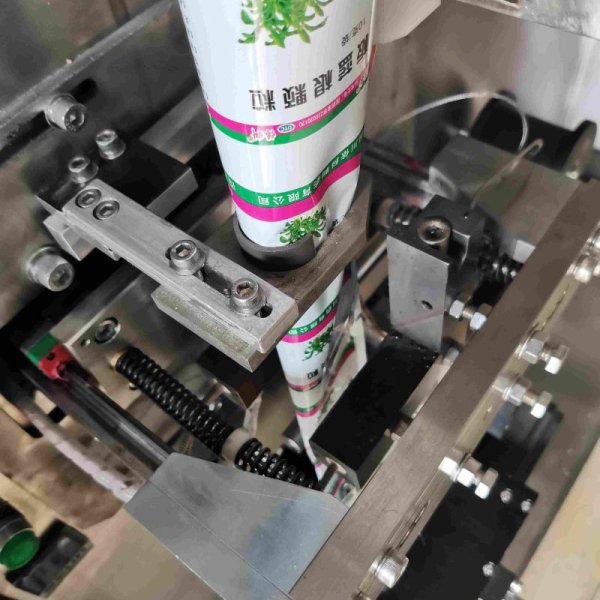 大規(guī)格顆粒入袋包裝機