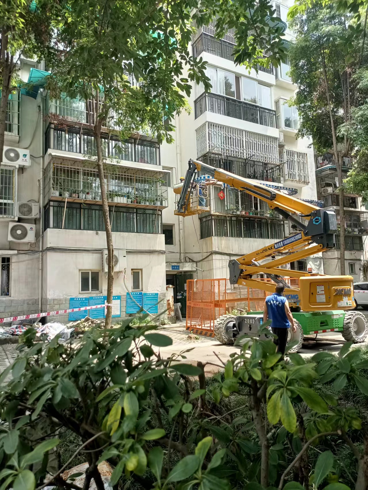 金博林居加裝電梯項目鋼結構進場