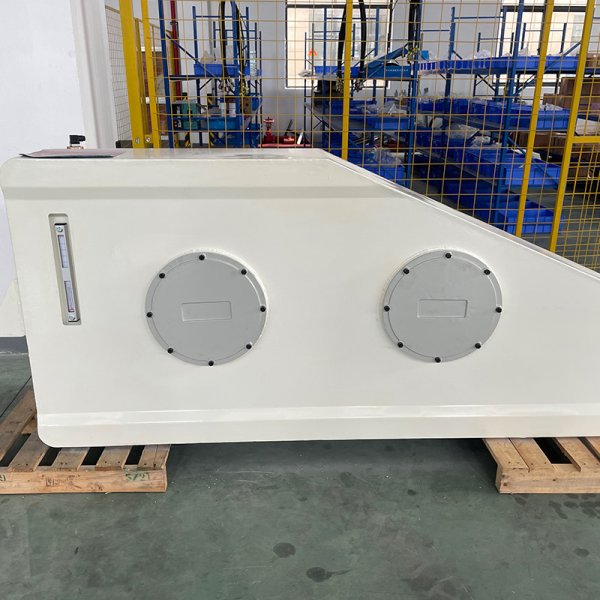  履帶移動破柴油箱