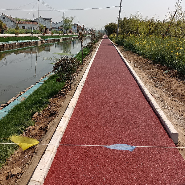 泰州高港區永安鄉村路道塑膠跑道