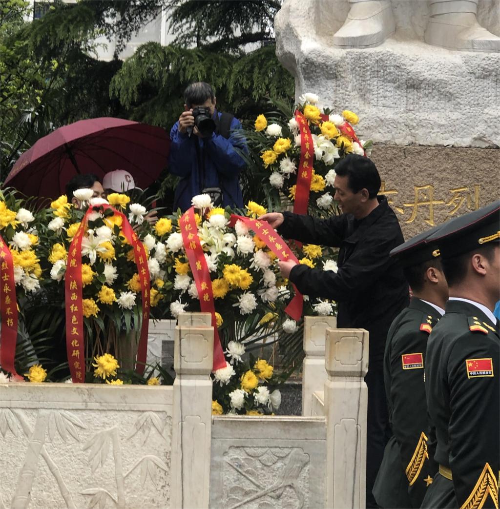 鮮花祭英烈 銘記亦前行 ——馬克思主義學(xué)院原理教研室黨支部清明節(jié)祭奠劉志丹將軍