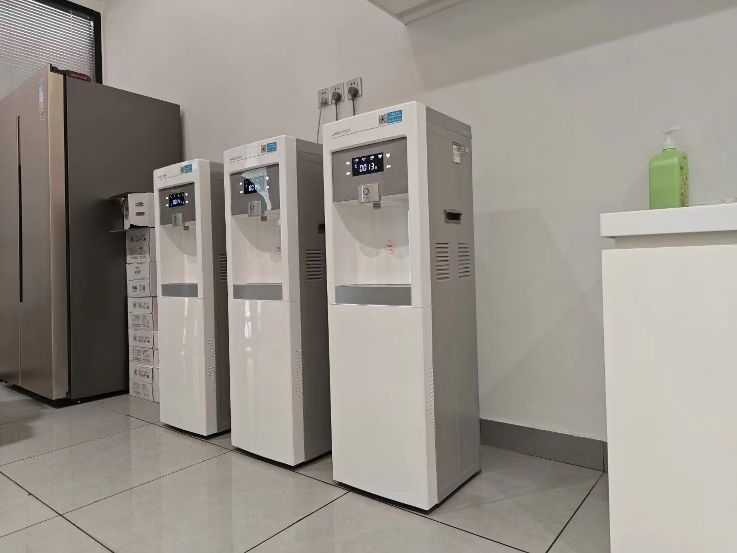 商用直飲機(jī)替代傳統(tǒng)飲水方式，多場景解決飲水痛點(diǎn)