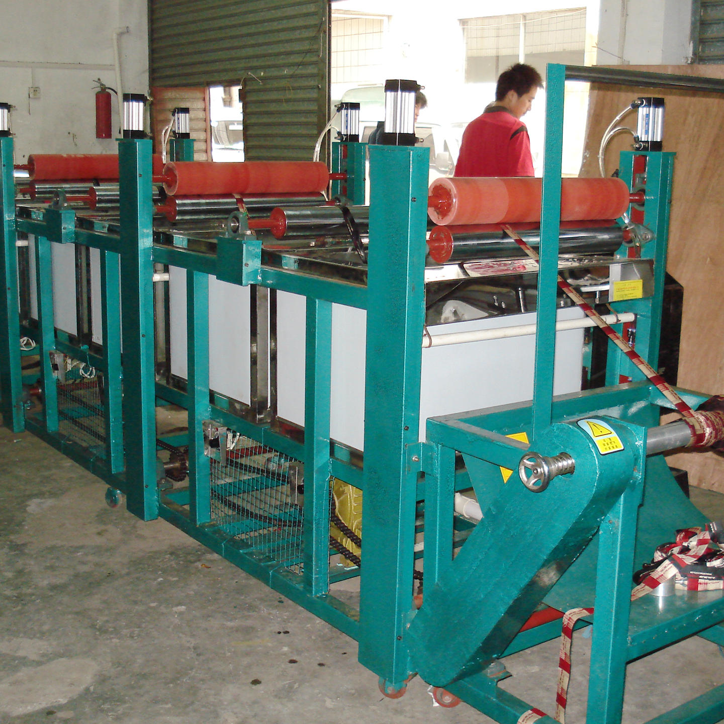 商標(biāo)帶超聲波清洗設(shè)備