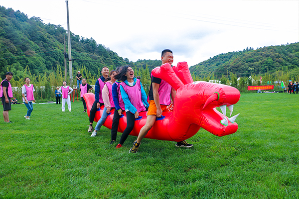 毛毛蟲(chóng)大戰(zhàn)