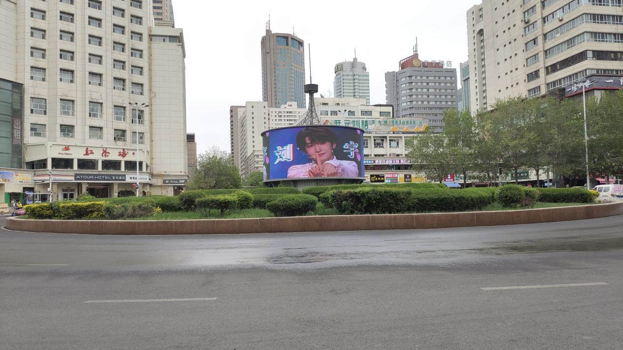 戶(hù)外寶廣告投放案例-戶(hù)外led大屏生日應(yīng)援