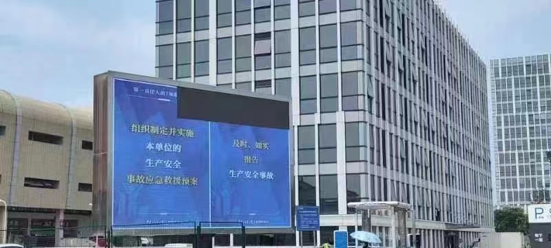 1.義烏戶外維修前.jpg