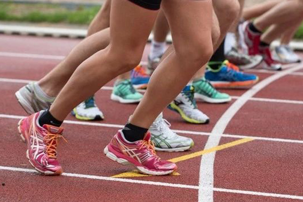 接連三名學生猝死，和戴口罩跑步有關嗎？