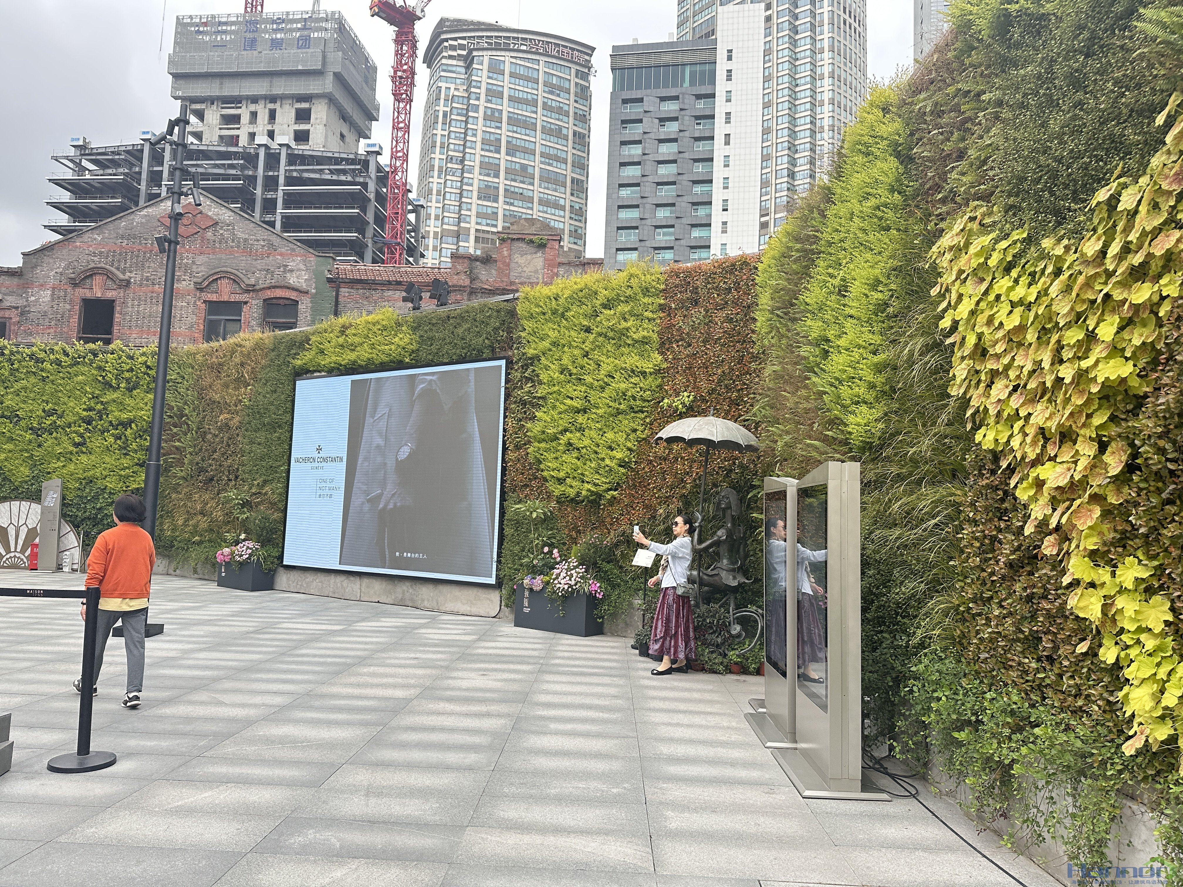 使用笔直绿化打造绿色修建