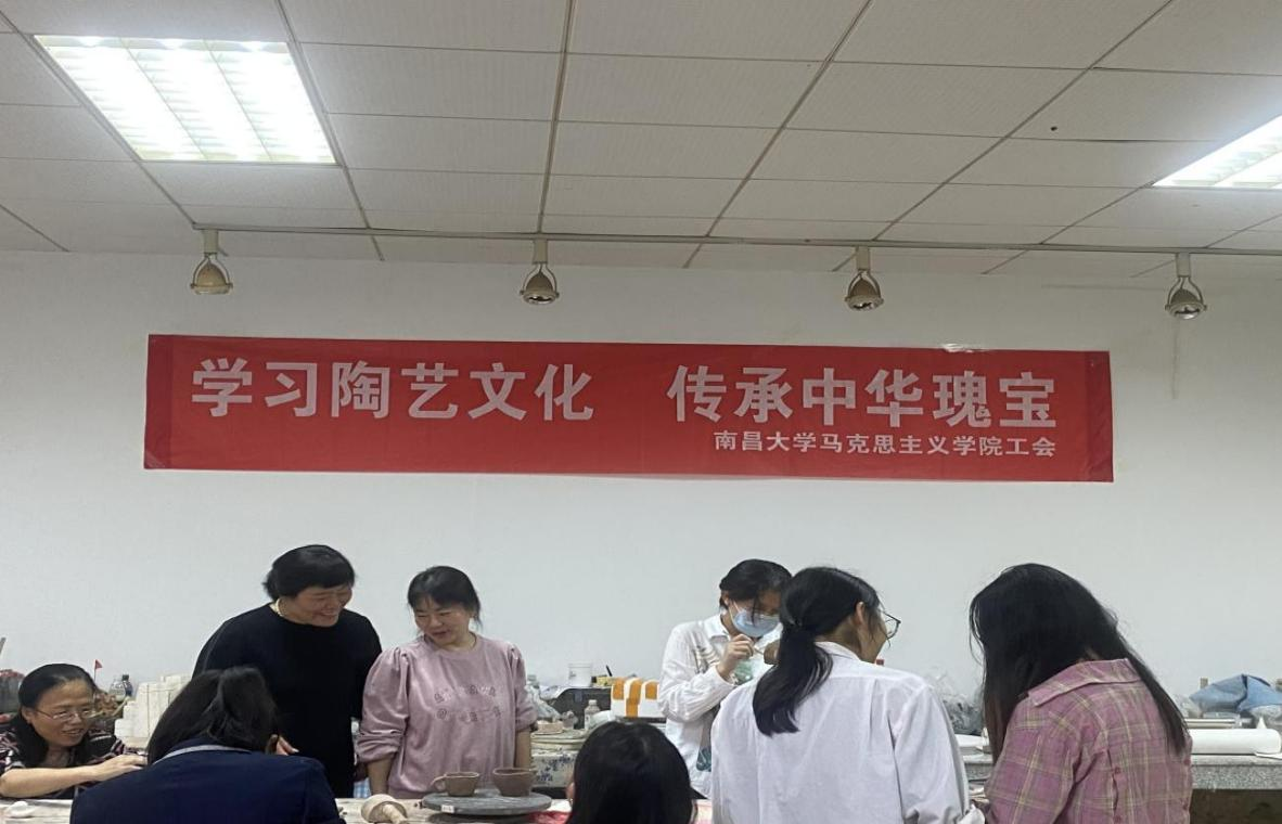 學(xué)習(xí)陶藝文化，傳承中華瑰寶---馬克思主義學(xué)院工會(huì)舉辦手工制作活動(dòng)