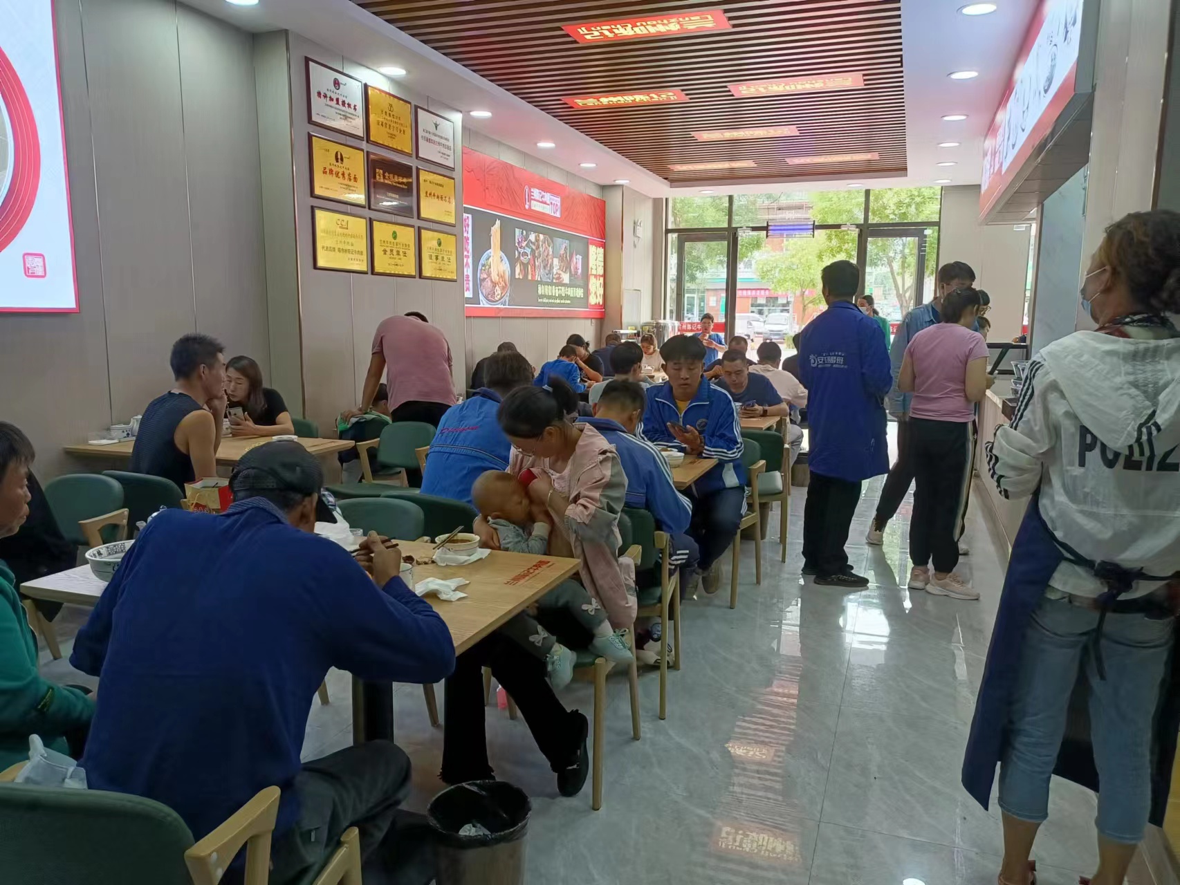 没人能拒绝一碗喷香热乎的牛肉面