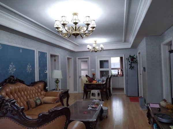 青特小鎮  全新品牌家具家電 房子房東幾乎沒住過 拎包入住