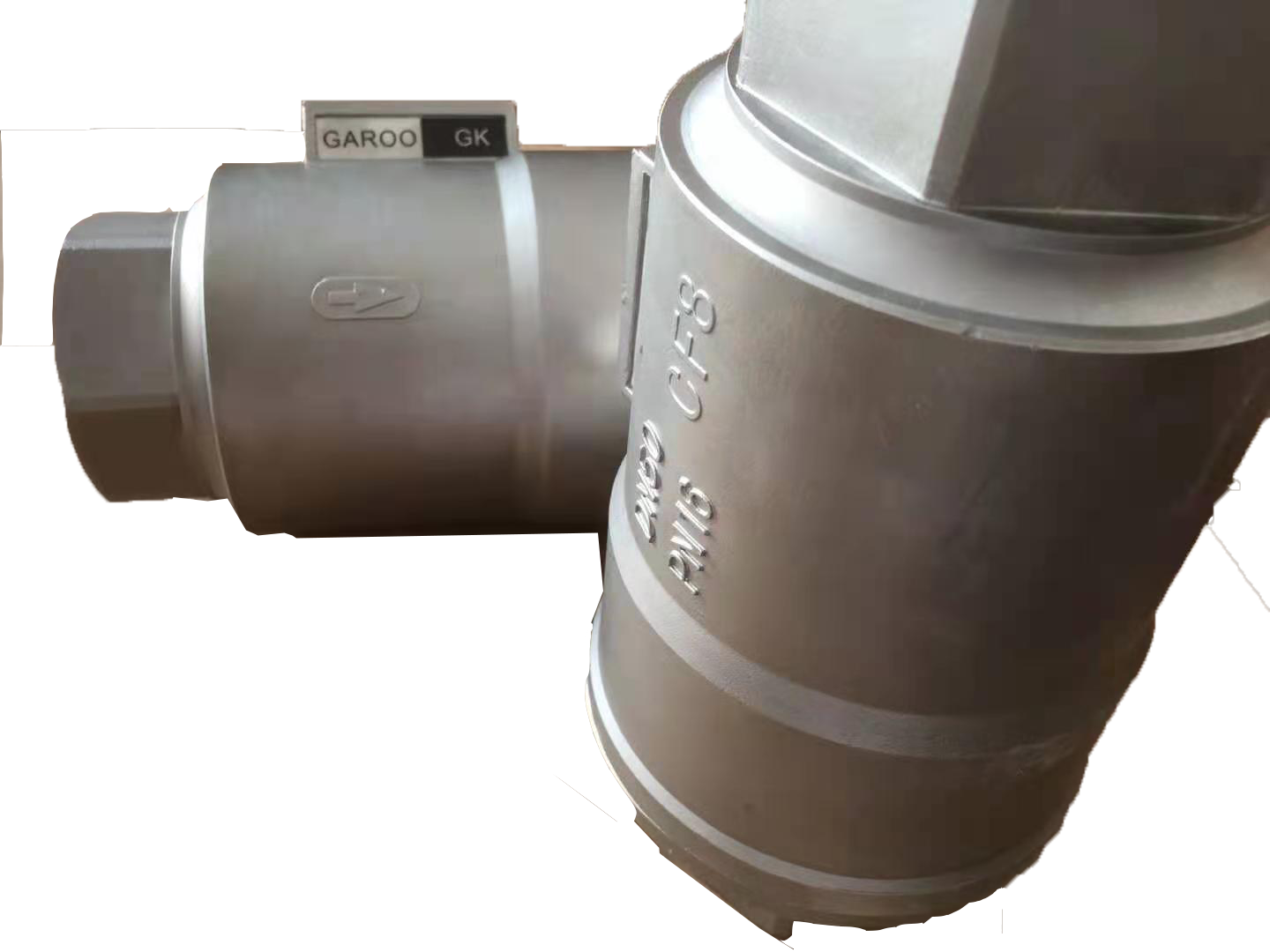 Pneumatic shuttle valve