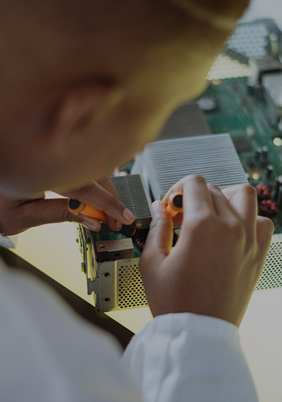 戶外激光除銹易過熱停機(jī)？水冷型光收集器保障全天候穩(wěn)定運(yùn)行