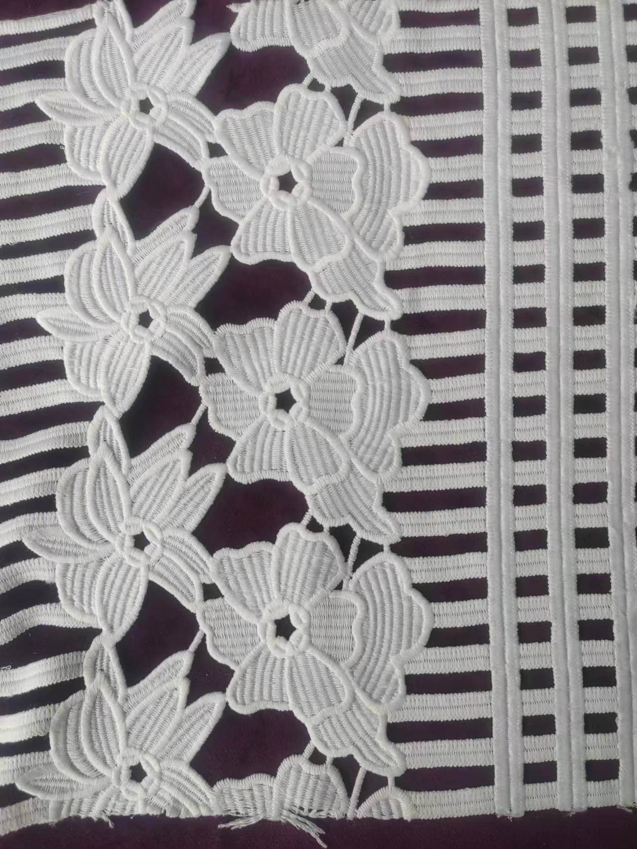 面輔料加工廠帶您一起了解什么是水溶繡花面料。