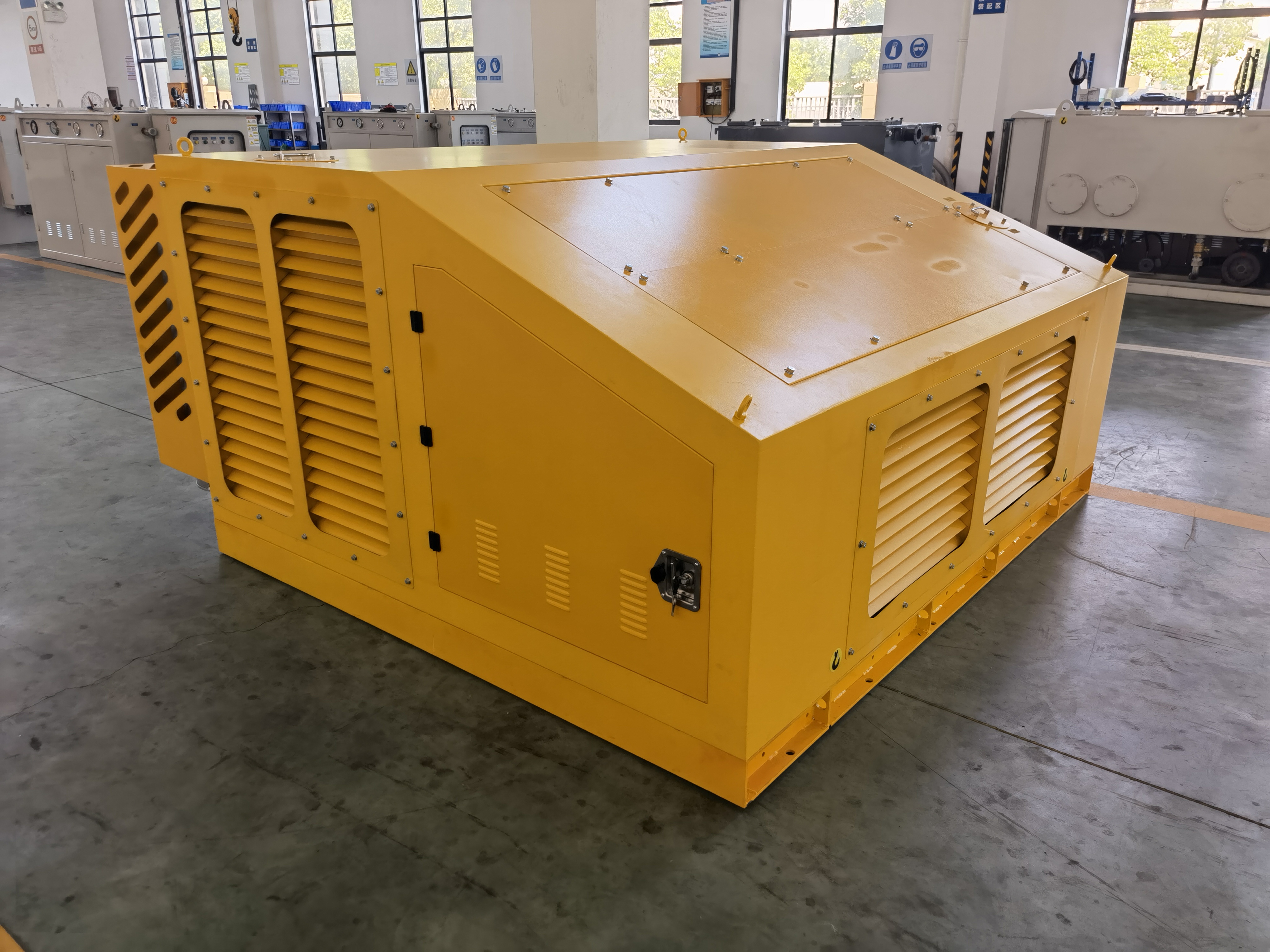 履帶移動破柴電驅動液壓控制系統
