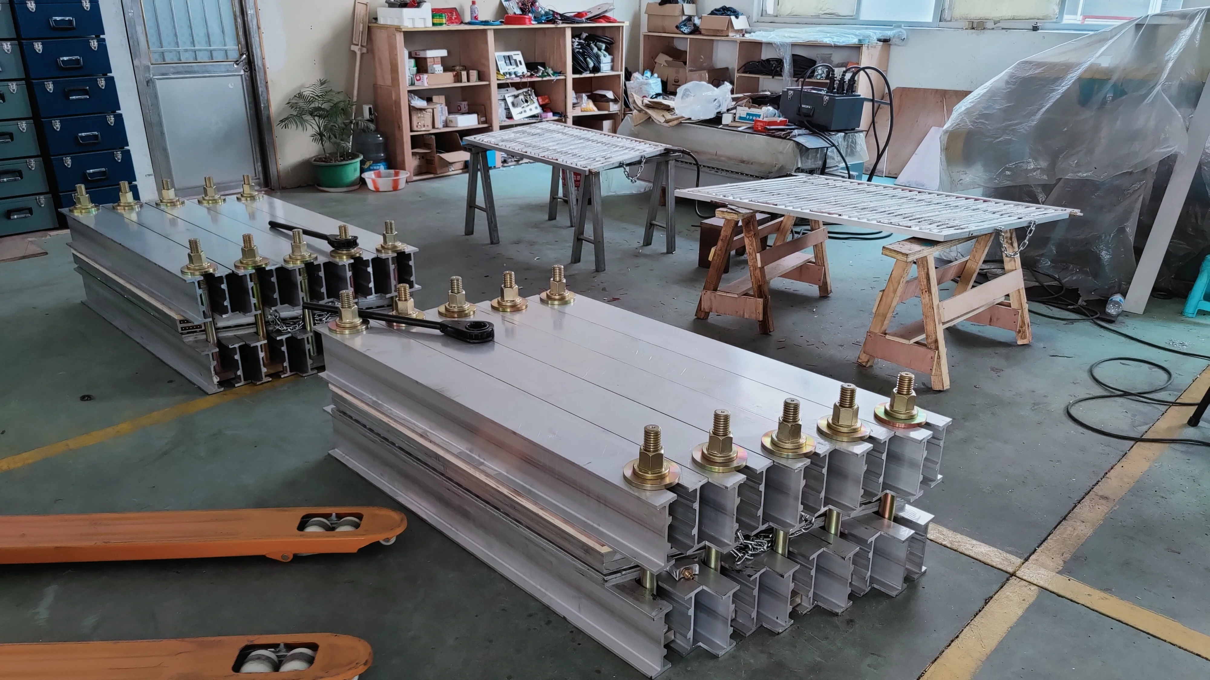 膠帶硫化機(jī)的廣泛應(yīng)用及維護(hù)