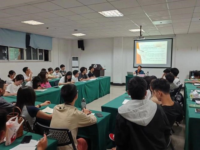 黨建+社團(tuán)：馬克思主義經(jīng)典著作研讀交流活動(dòng)順利開展