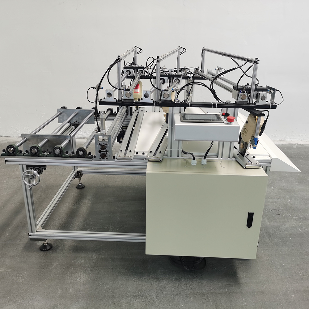 濾棉裁切機(jī)