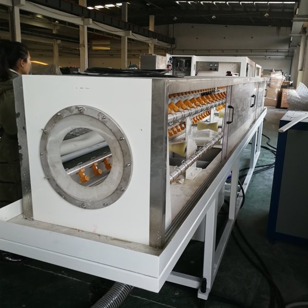 30-800公斤/小時(shí)輸出塑料PVC管材制造機(jī)擠出生產(chǎn)線