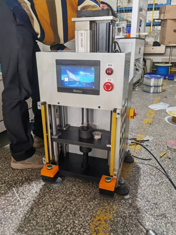 0.5T桌面式四柱型伺服壓機(jī)