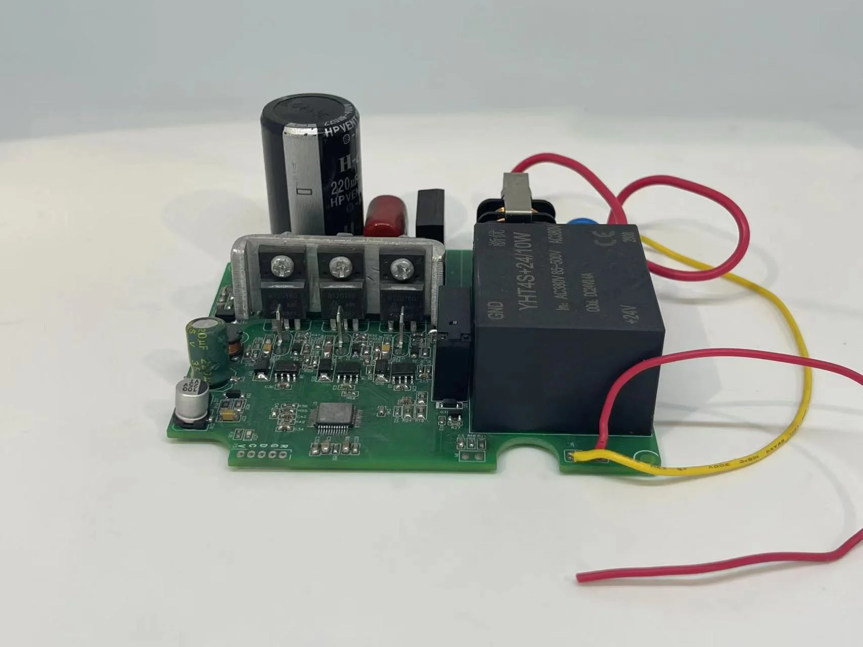 高壓真空泵驅(qū)動(dòng)板效率影響大！電能轉(zhuǎn)換關(guān)乎能耗與穩(wěn)定