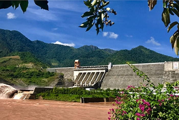 越南山蘿水電站（6*400MW）