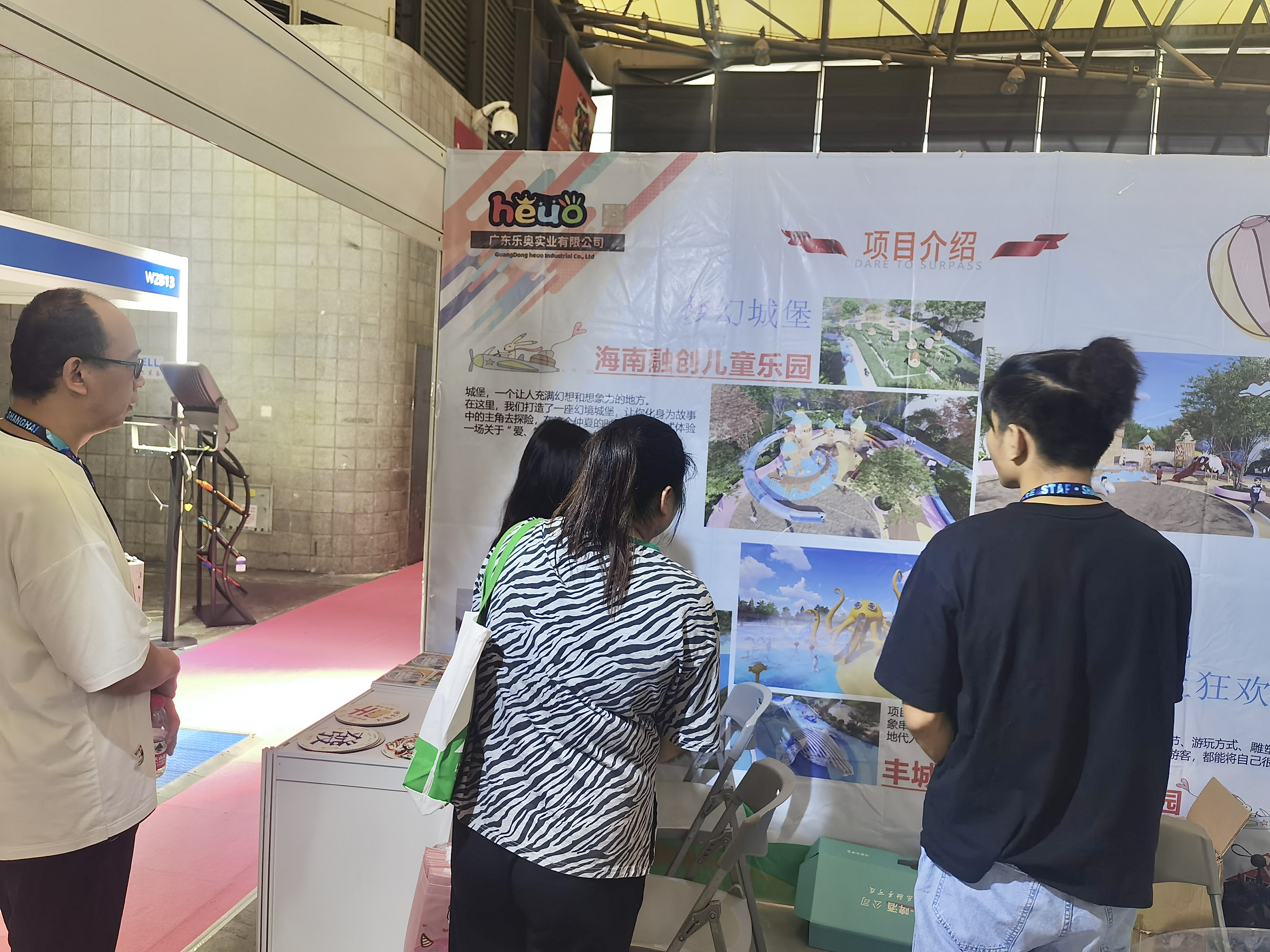廣東無動力游樂設(shè)施廠家，戶外非標定制——樂奧游樂