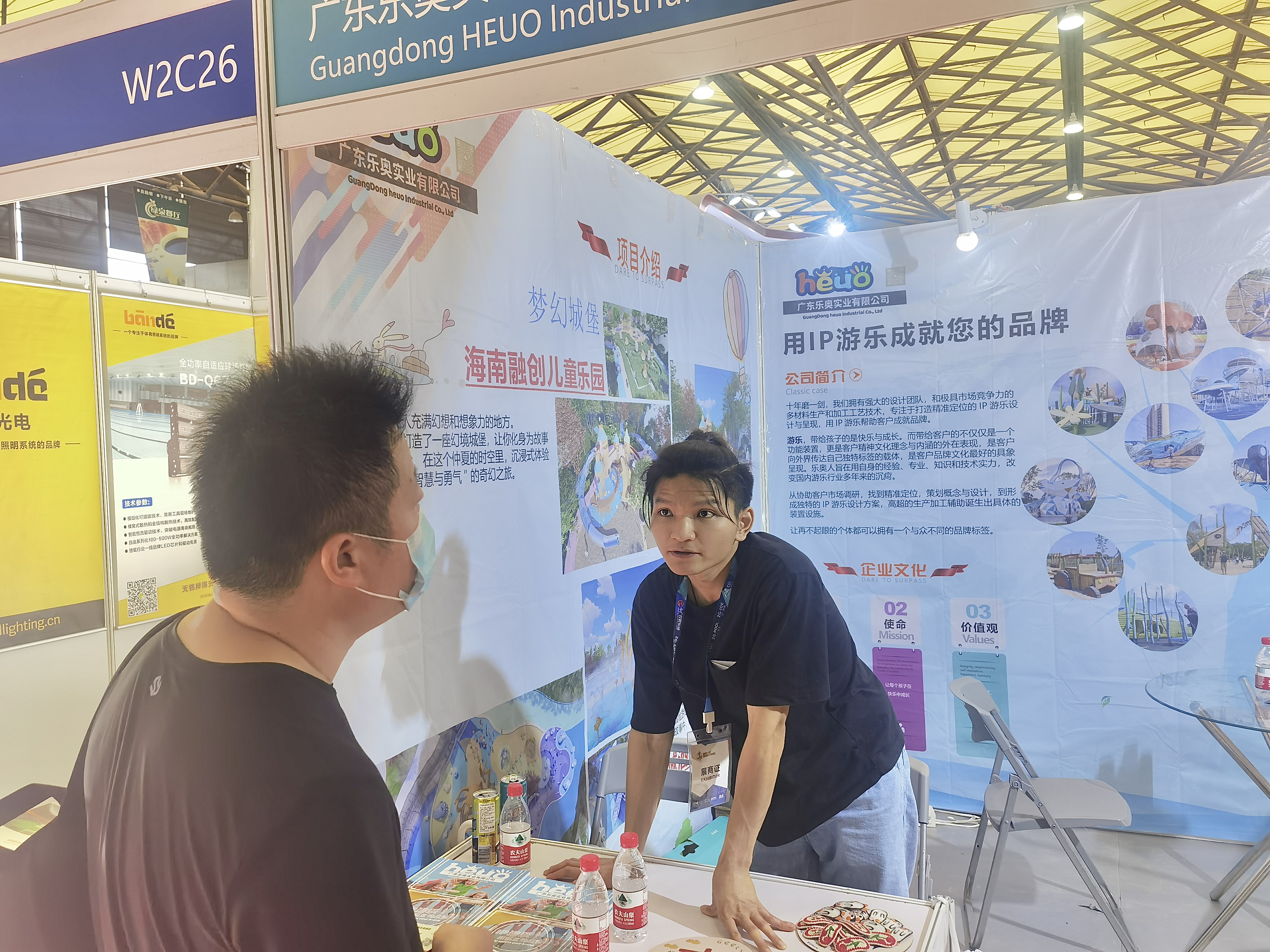 廣東無動力游樂設(shè)施廠家，戶外非標定制——樂奧游樂