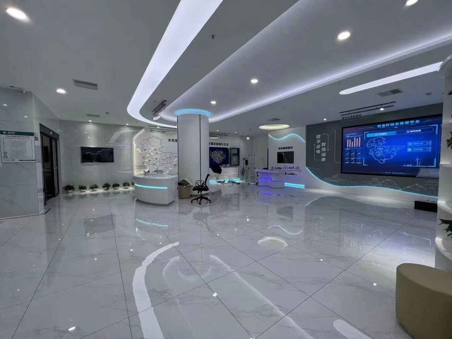 大連金州供電局營業(yè)廳 55寸物體識別桌