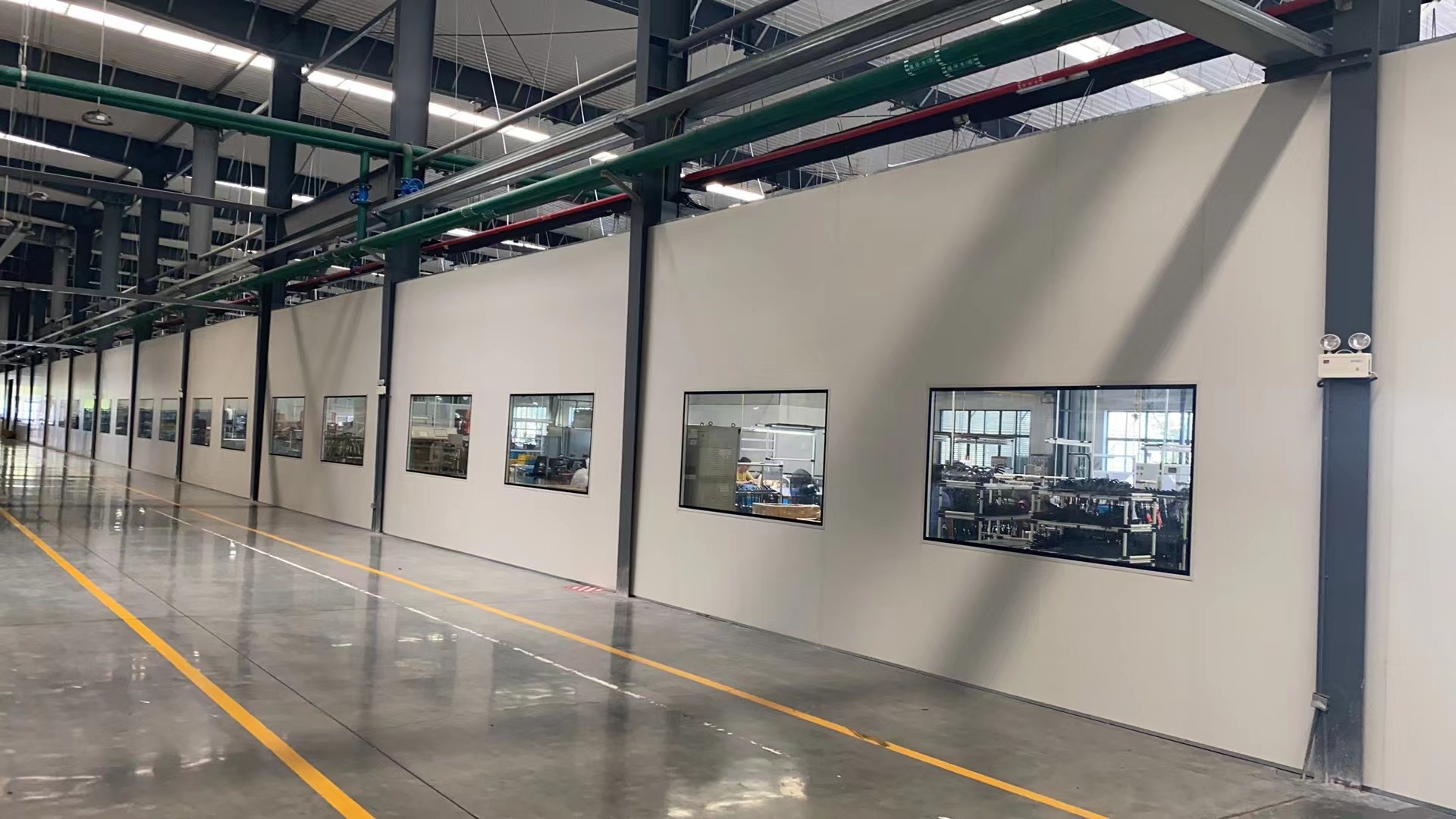 千級潔凈室塵粒控制：半導體封裝環境的精密工程解決方案