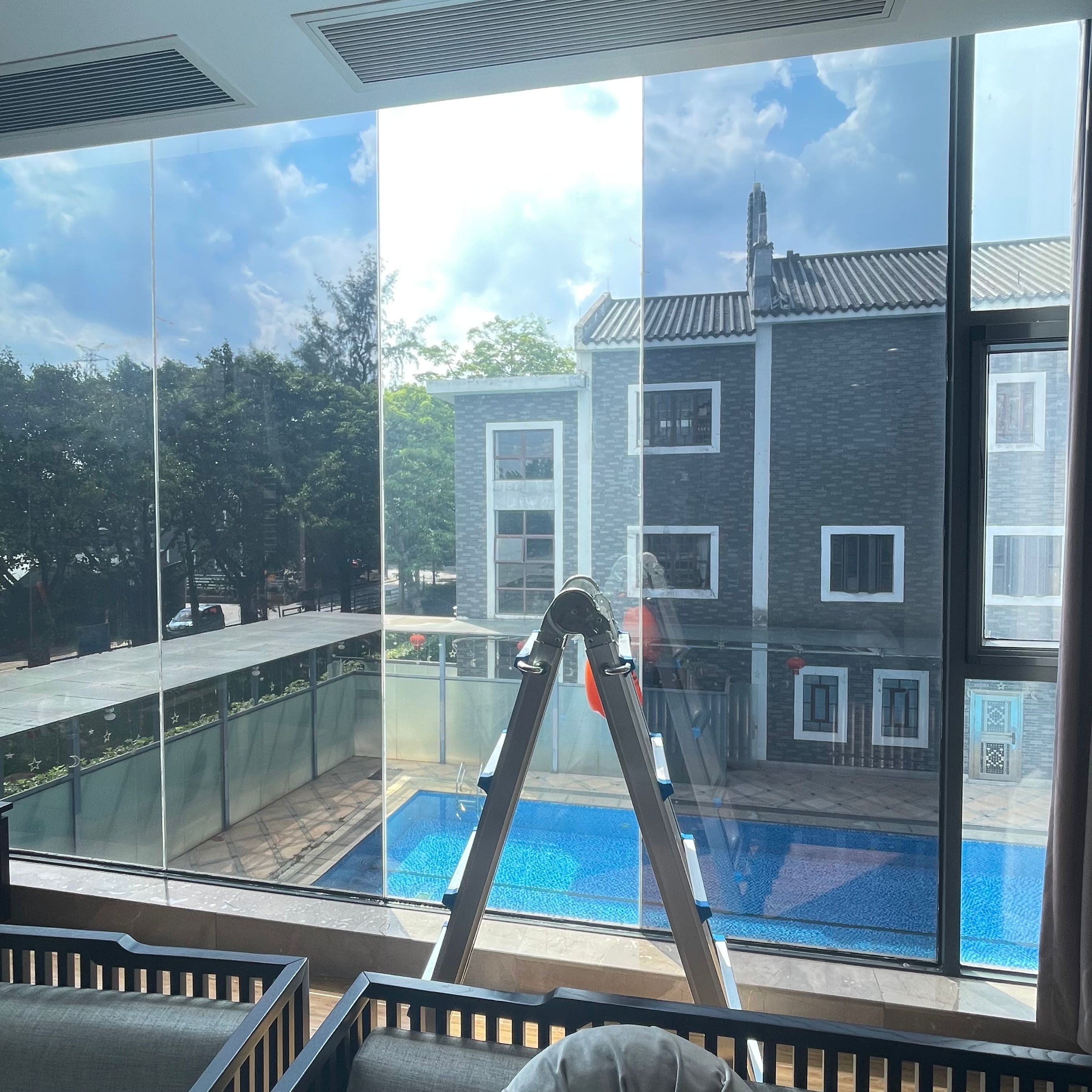 玻璃貼膜.jpg 玻璃貼膜.jpg