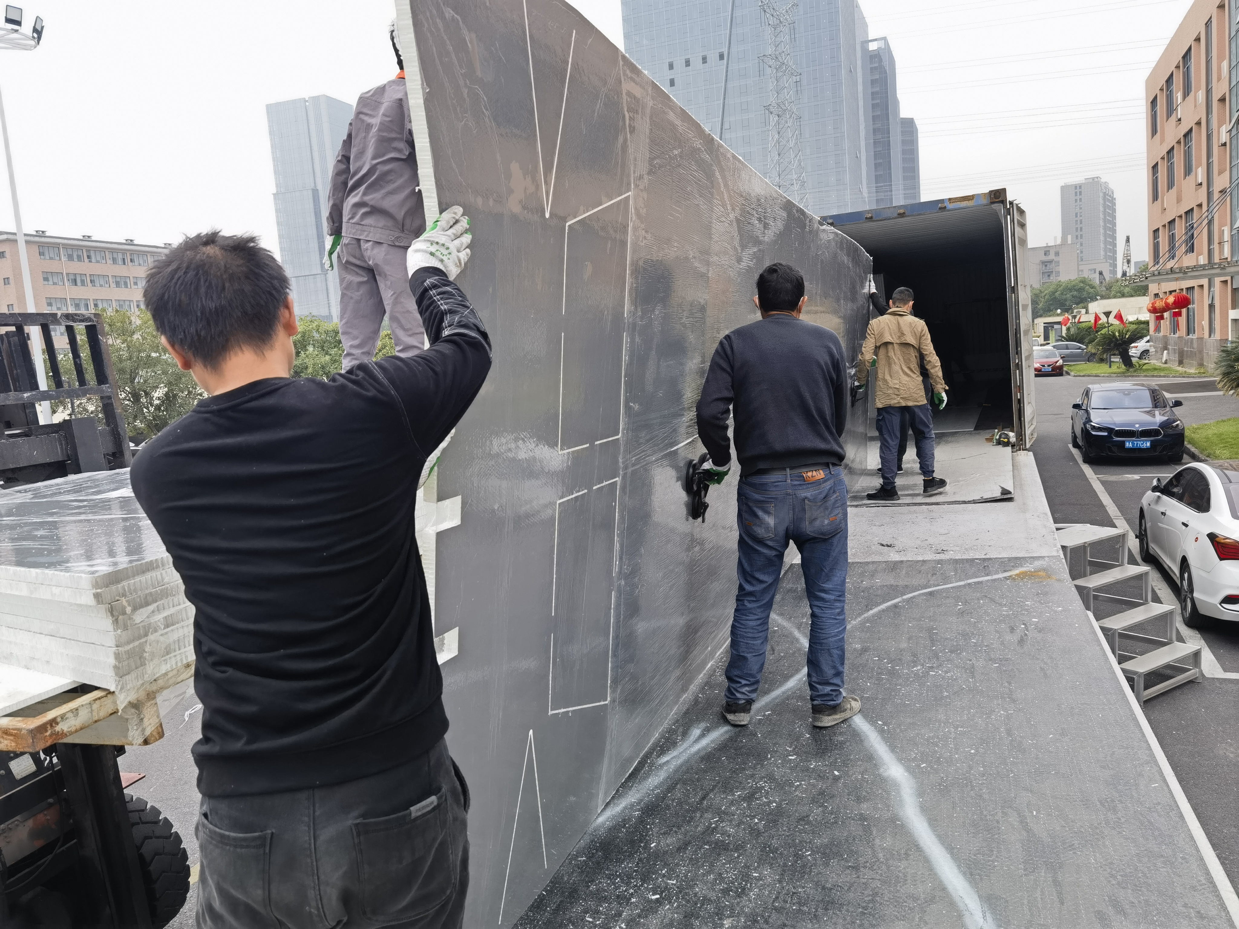 華聚板受到海外客戶的青睞，在房車行業成為新寵