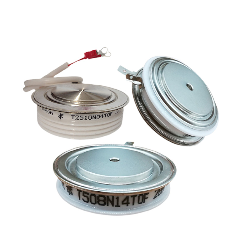 如何检测晶闸管的阴级与阳极和触发级？