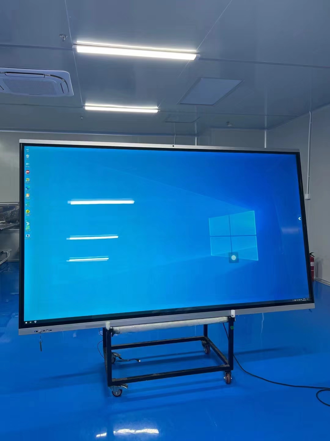 南京某工廠98寸會議機(jī)