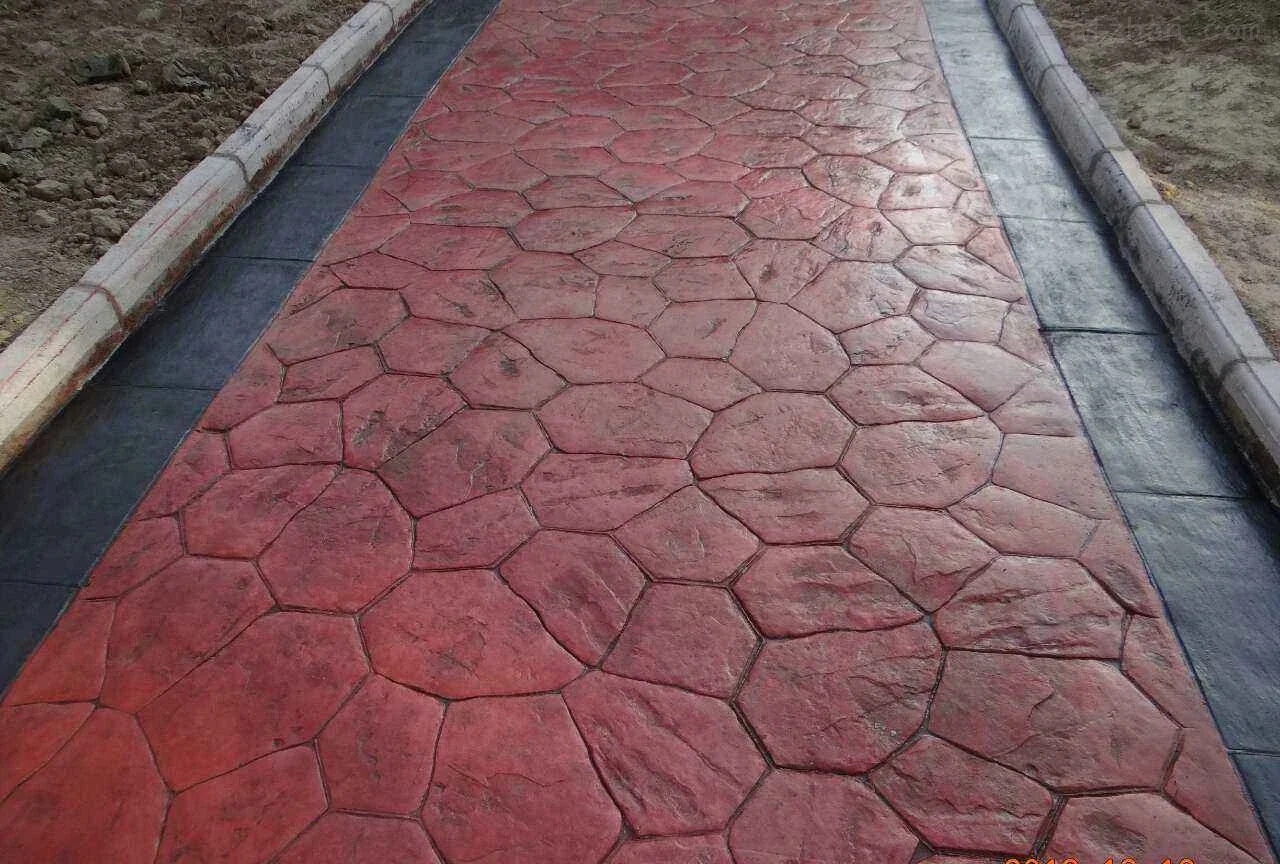 水泥壓花路面.jpg