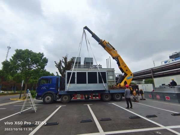 大型冷水塔卸車吊裝設(shè)備