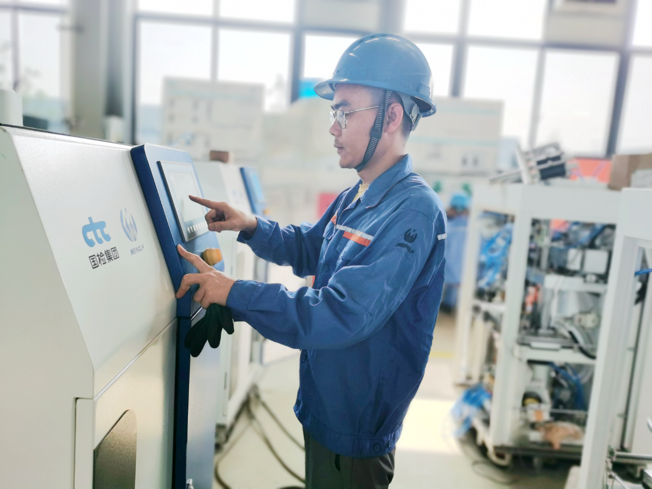 勞動(dòng)楷模 丨 陳燦：砥志研思，賦能創(chuàng)新成果高價(jià)值