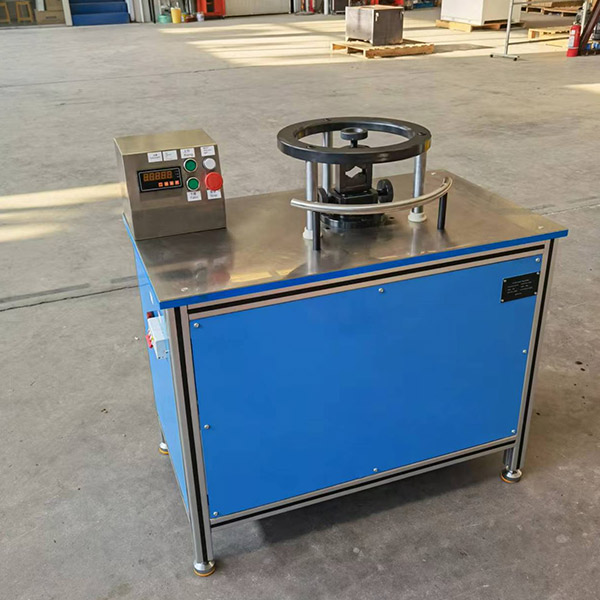 等速驅(qū)動(dòng)軸周期循環(huán)壽命試驗(yàn)臺(tái)