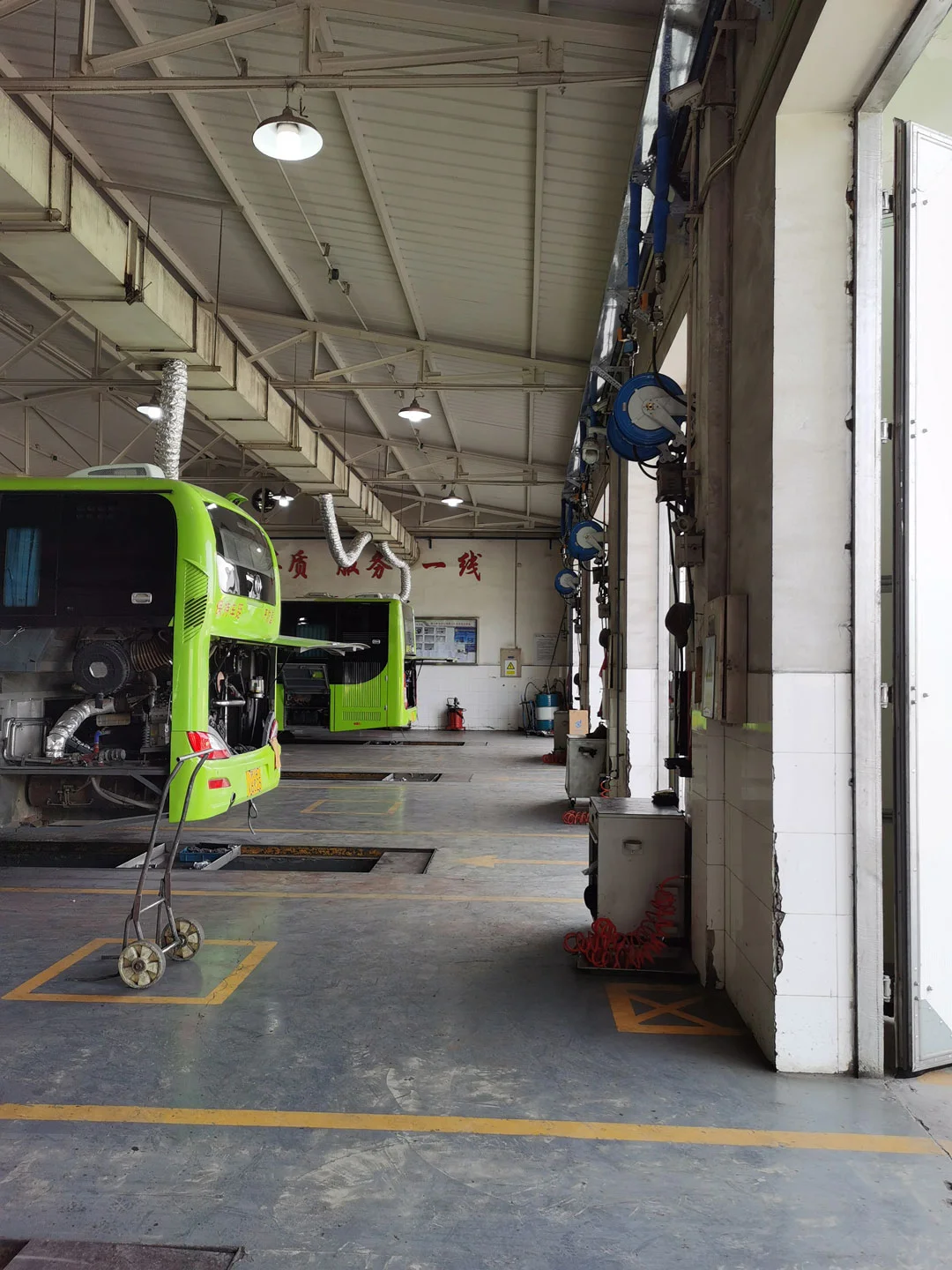 公共汽车.jpg