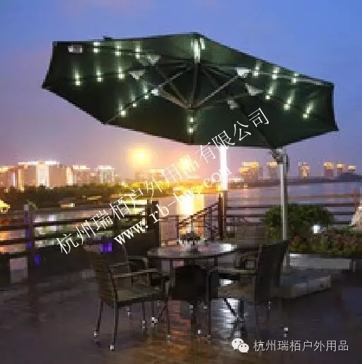 帶燈羅馬傘.jpg