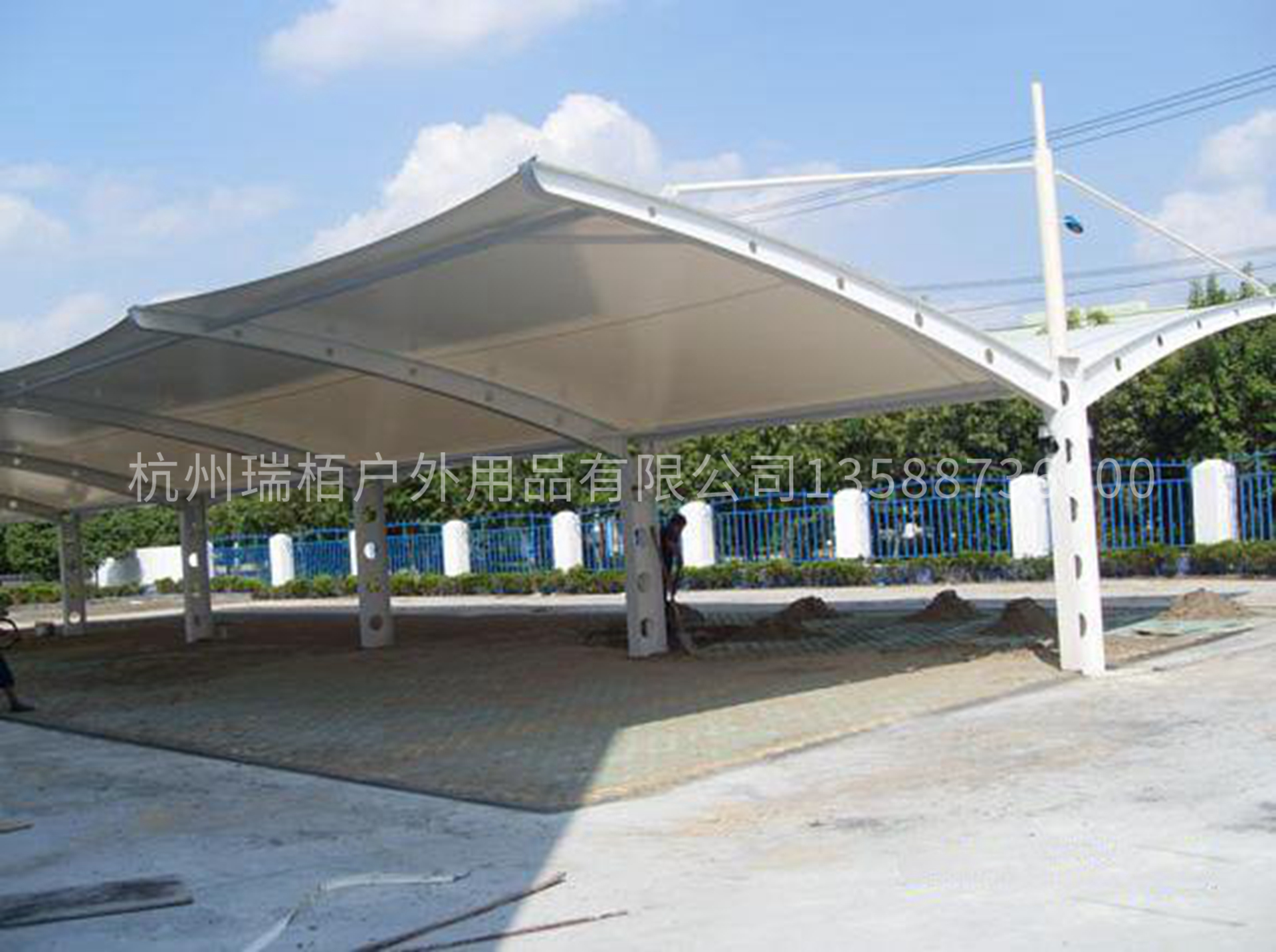 學(xué)校膜結(jié)構(gòu)停車棚