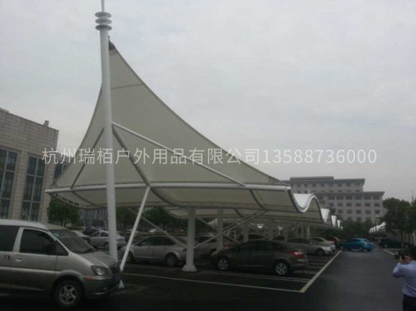 商場(chǎng)膜結(jié)構(gòu)停車(chē)棚