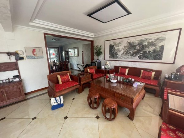 寶龍國際社區 精裝修，三室兩廳，交通便利，近商圈