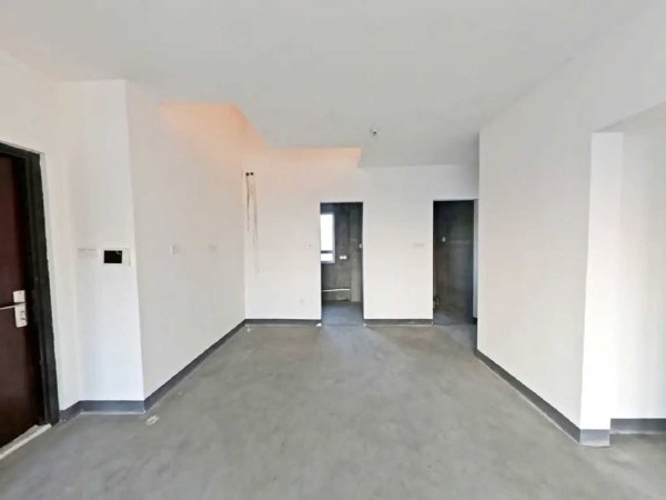 萬科金域華府二期 近學區，交通便利，四室兩廳