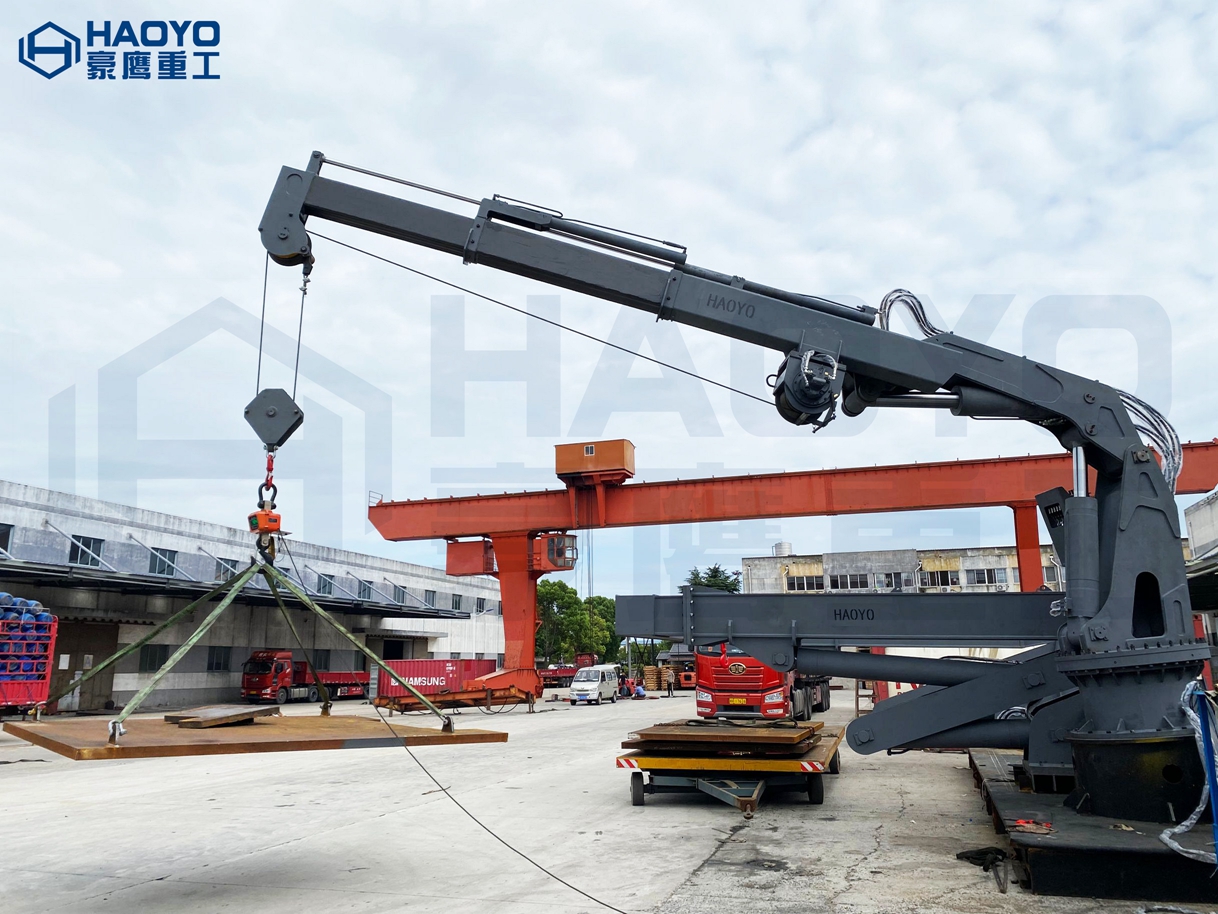 4T-8M伸縮折臂船用吊機(jī)發(fā)往越南