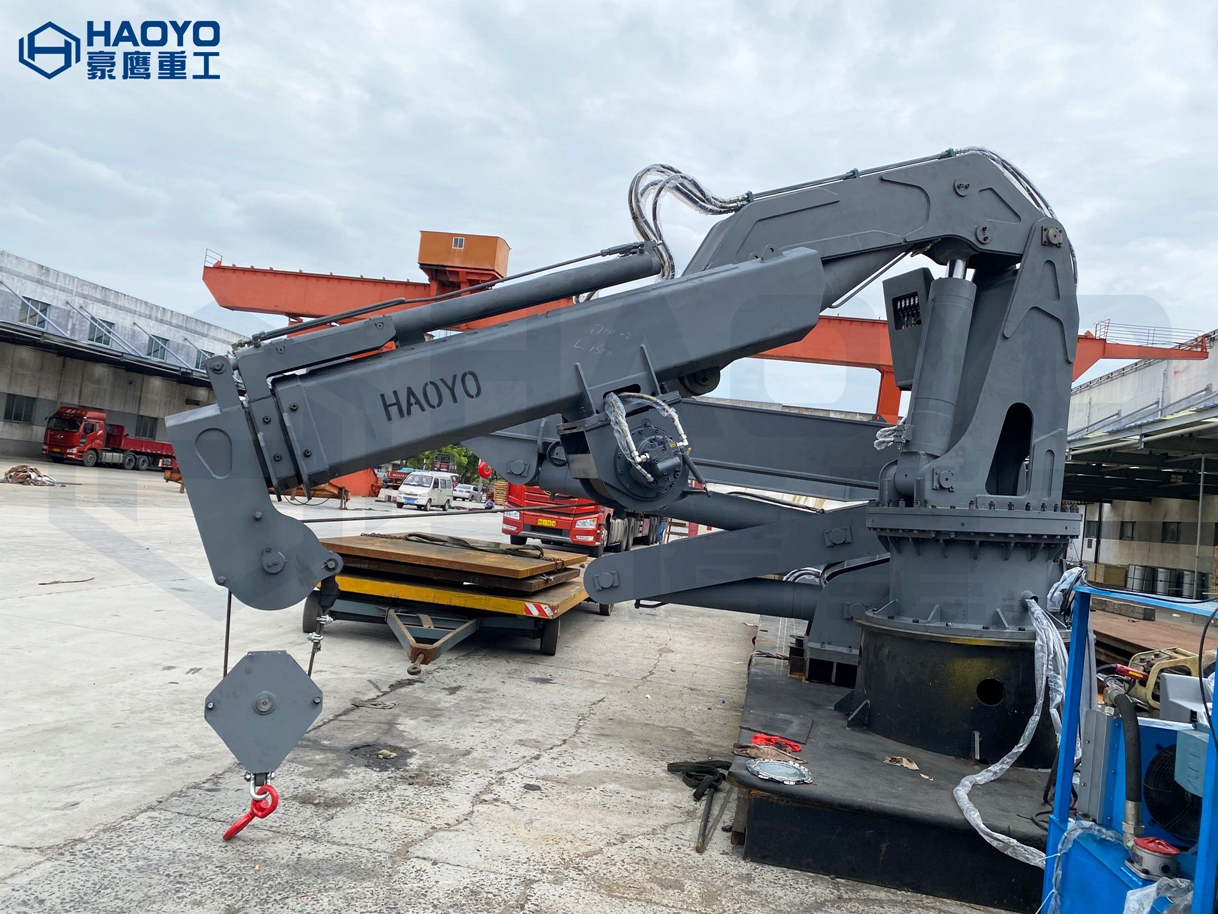 4T-8M伸縮折臂船用吊機(jī)發(fā)往越南