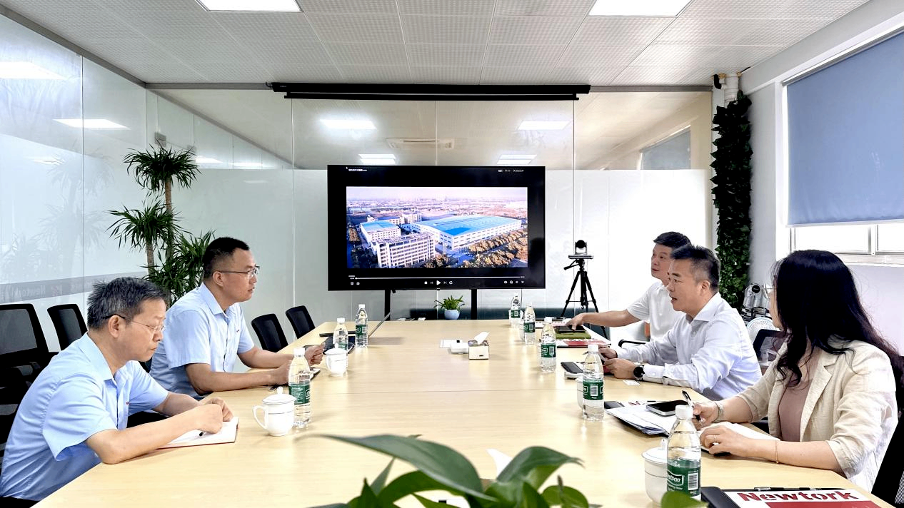 柘林鎮(zhèn)黨委書(shū)記吳強(qiáng)一行考察調(diào)研紐托克流體控制有限公司