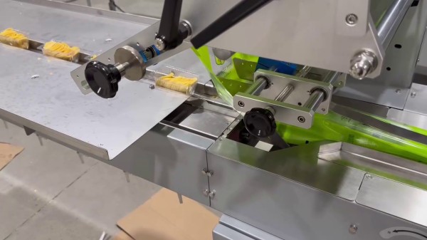 YC420上走膜枕式包裝機