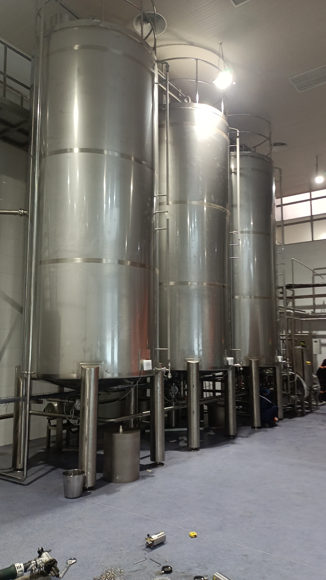 上海哲蘇輕工機(jī)械-烏干達(dá)飲料生產(chǎn)線驗(yàn)收完工