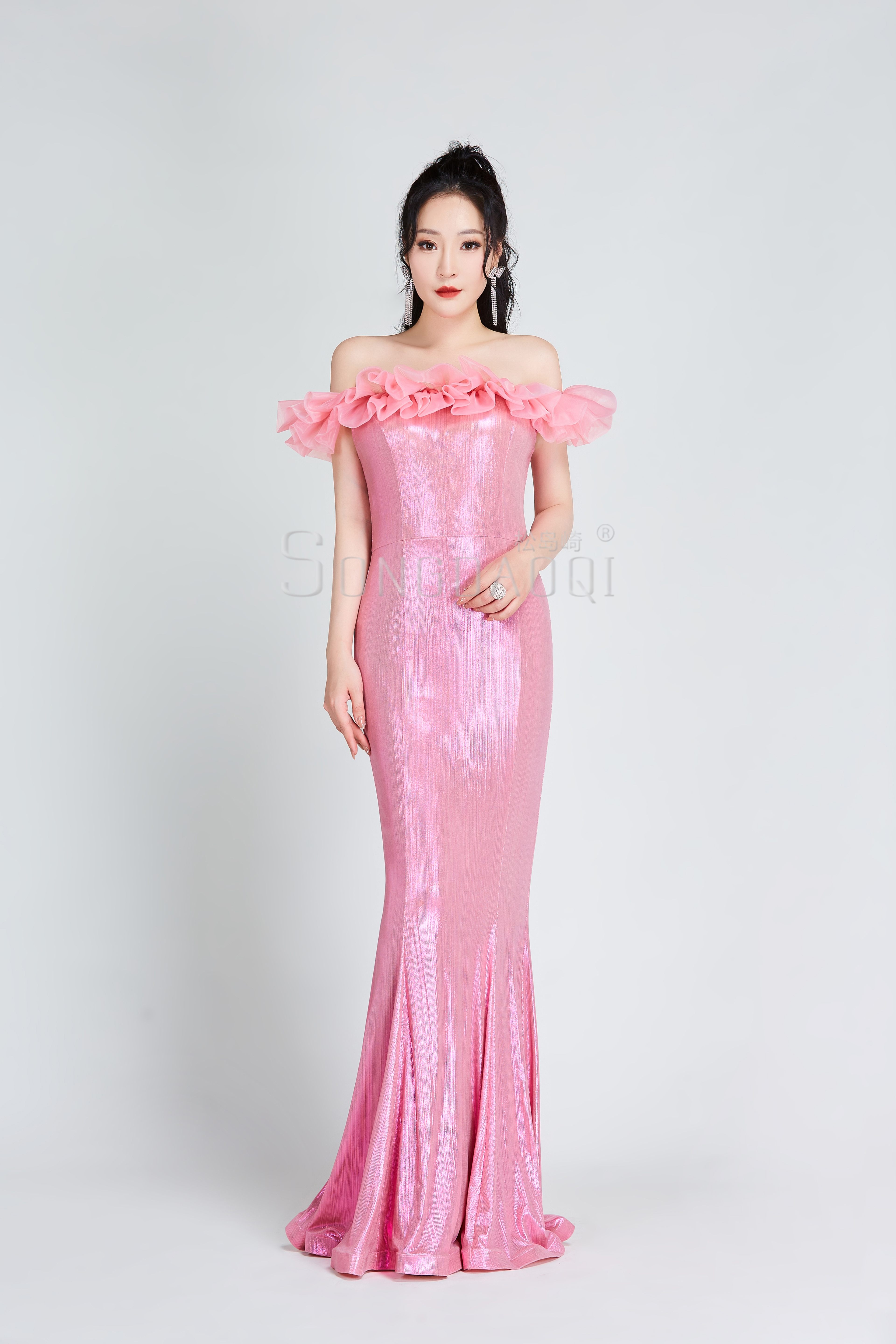 收腰款禮服：優雅與精致的華章